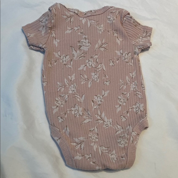 “Bundle 10/$13” Baby girl short sleeve Floral Baby bodysuit - Picture 7 of 7